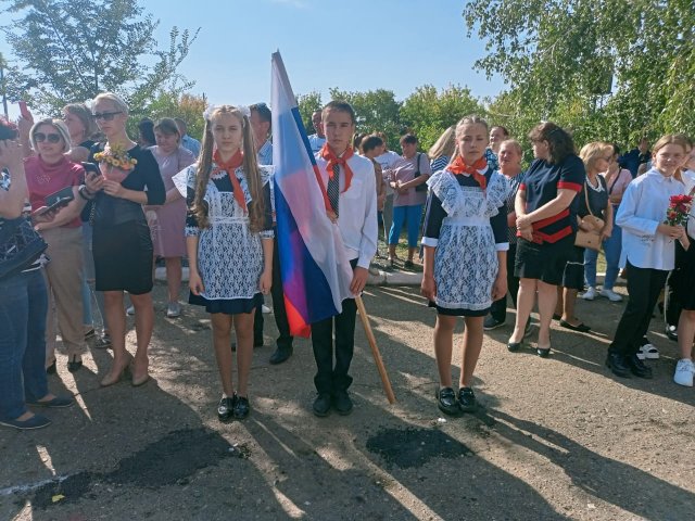 Торжественная линейка посвященная Дню знаний..