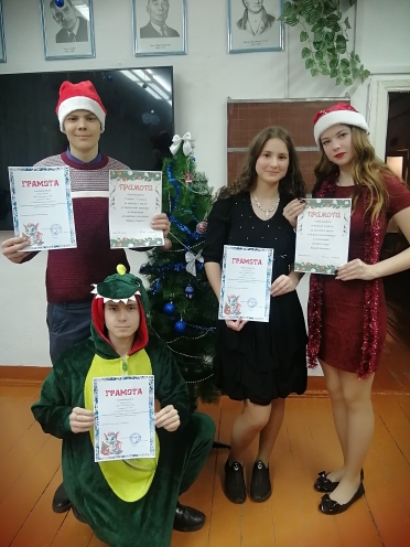 Новогодние поделки 11 класса.